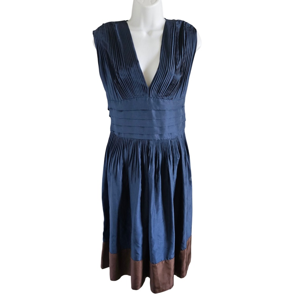 BCBGMAXAZRIA Navy Blue 100% Silk Pleated V-Neck Cocktail Dress Brown Hem Size 2